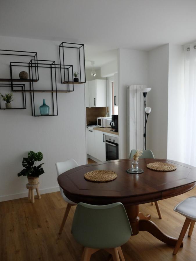 Apartment T2 A 150 M Du Centre-ville, Parking Prive *
